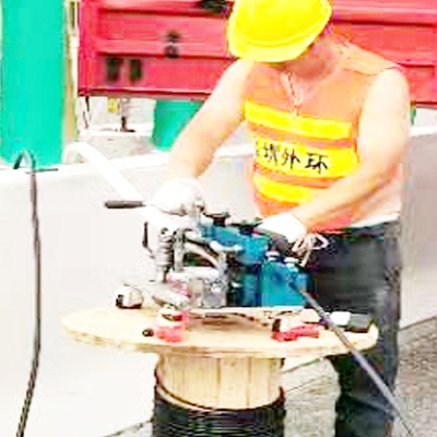 Shenzhen Kit Fiber Cable Blowing Machine per inserire i cavi a fibre ottiche 32mm, 40mm e 50mm nelle condotte da aria